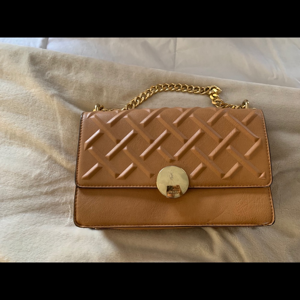 Also crossbody chain bag